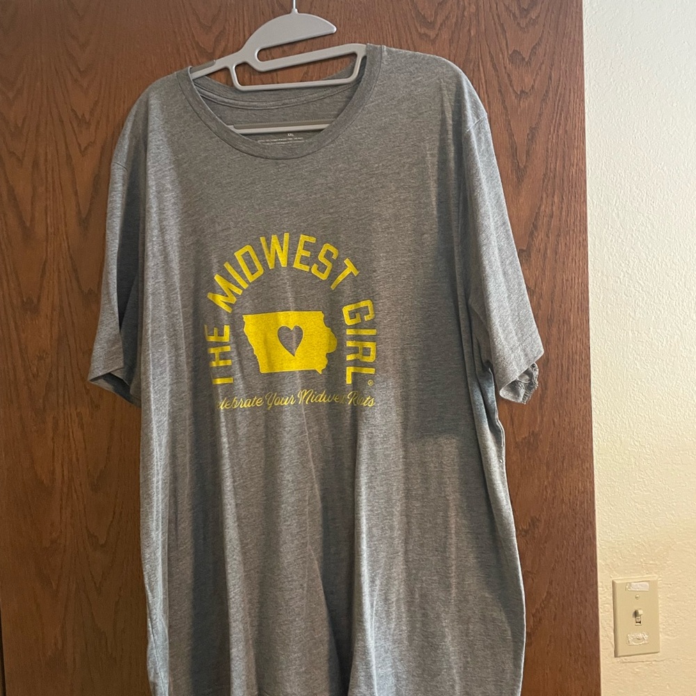 The Midwest Girl Graphic Tee in Gray